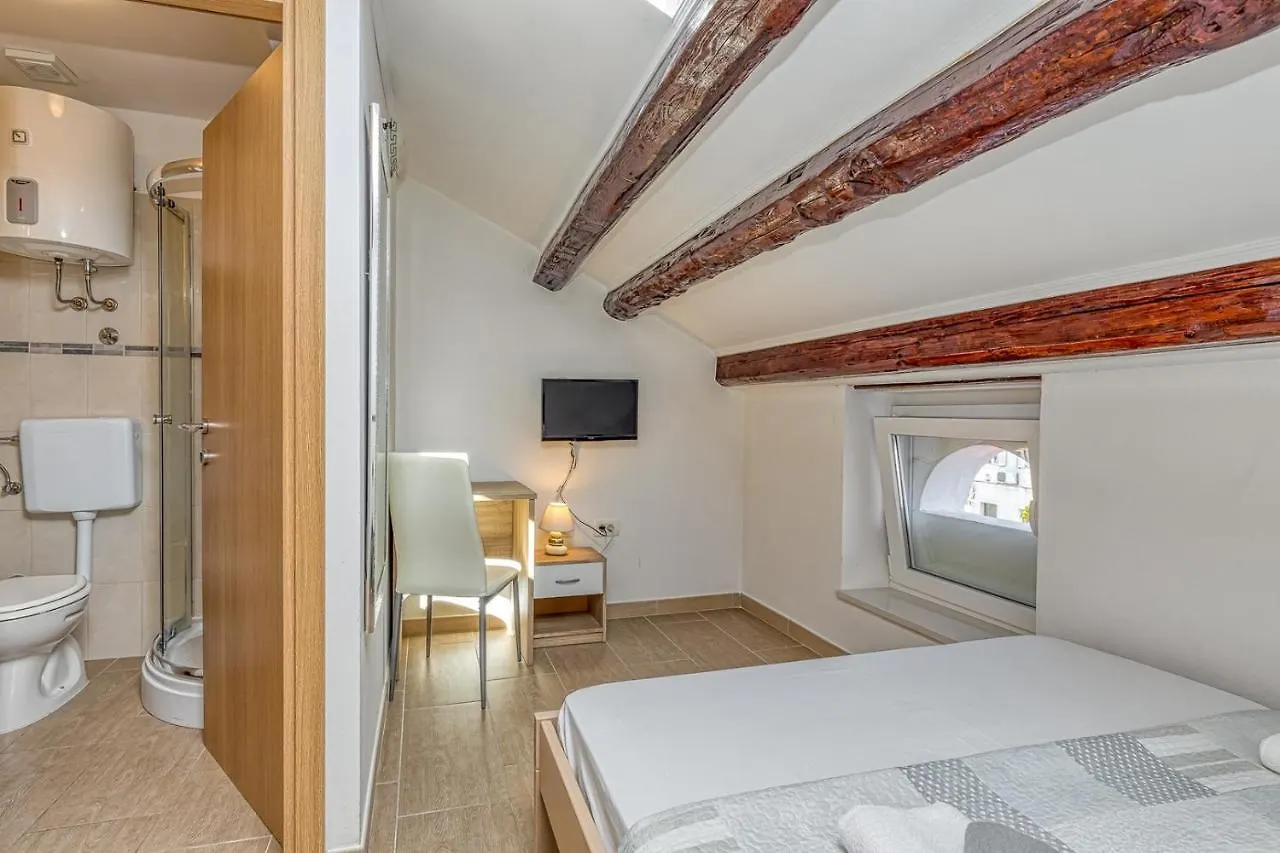 Rooms Vitoria On Joakim Square Porec