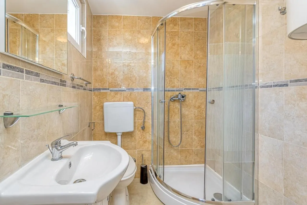 Rooms Vitoria On Joakim Square Porec 0*,
