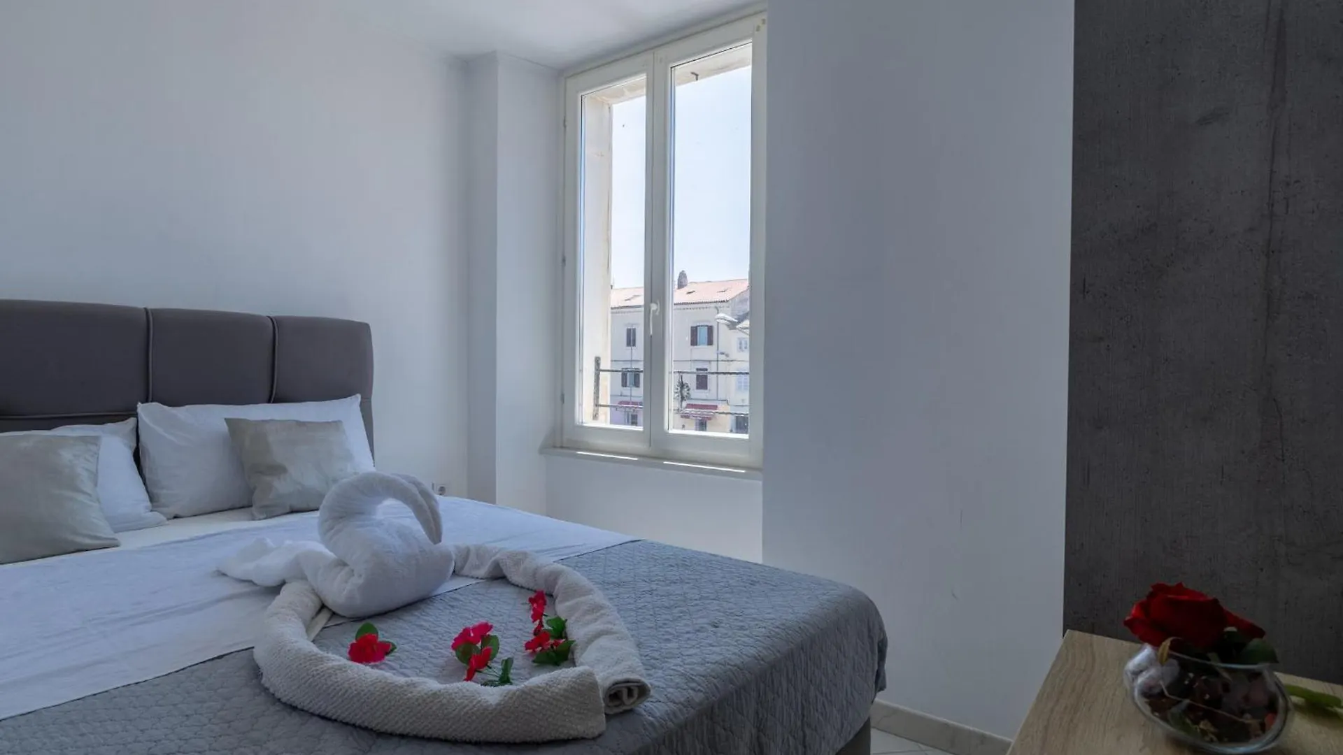 Rooms Vitoria On Joakim Square Porec