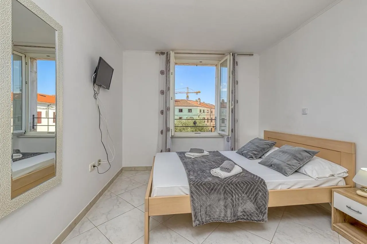 Guest house Rooms Vitoria On Joakim Square Porec Croatia