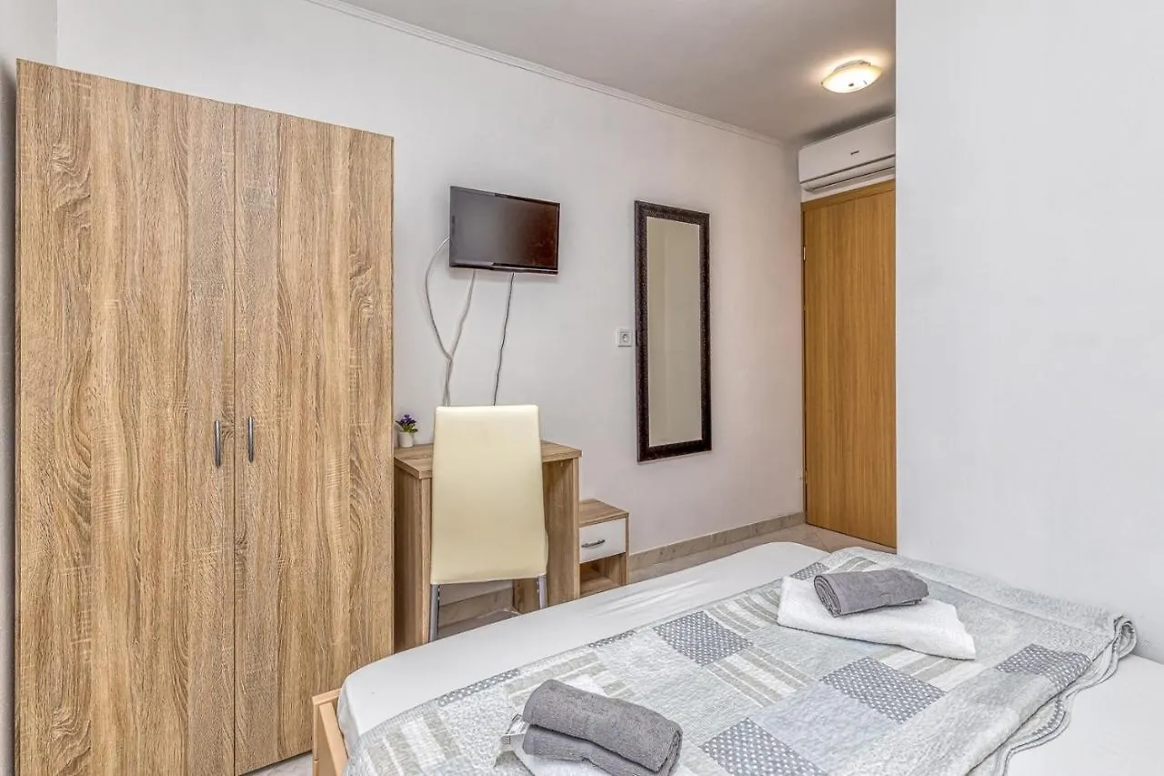 Rooms Vitoria On Joakim Square Porec Croatia