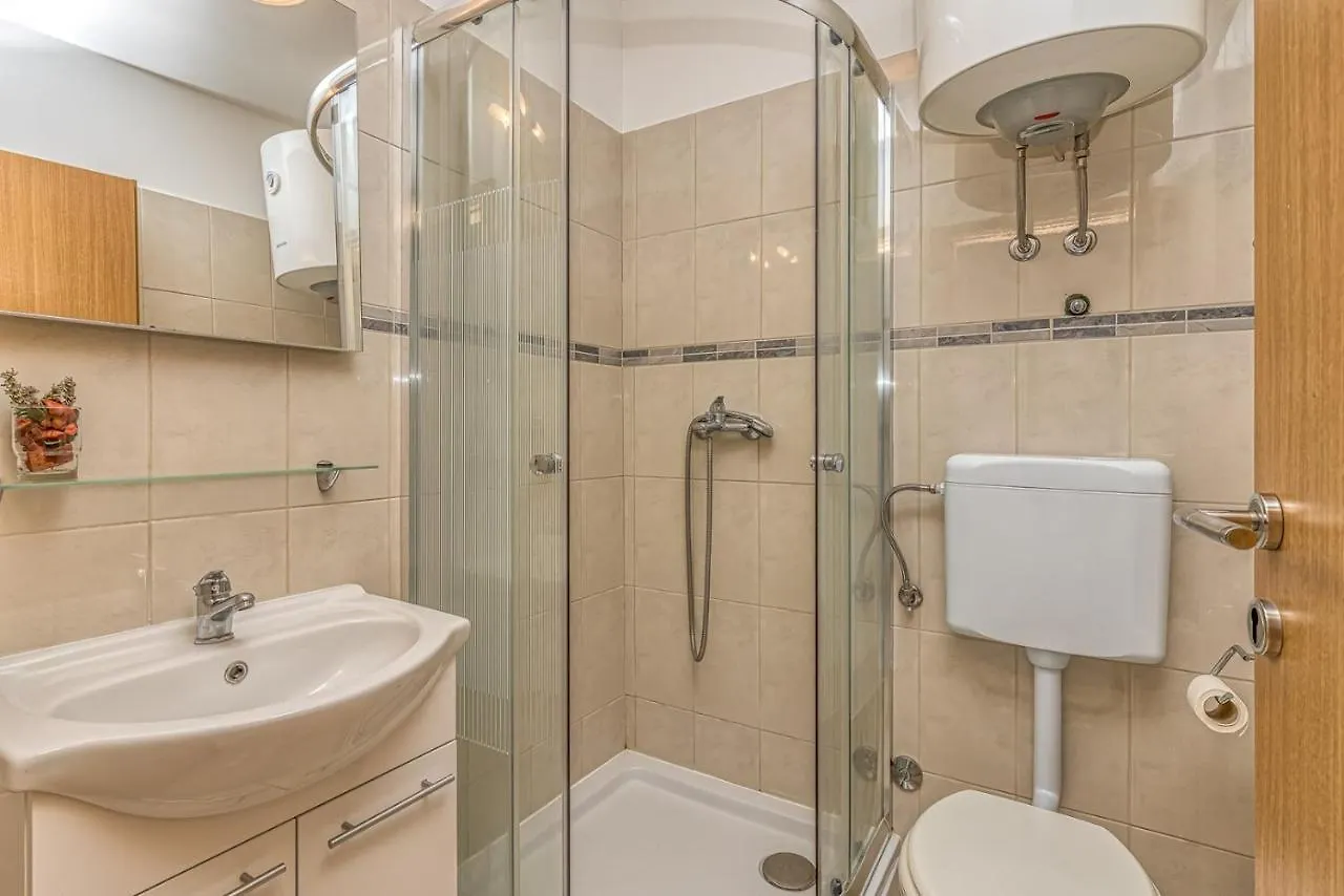 Guest house Rooms Vitoria On Joakim Square Porec