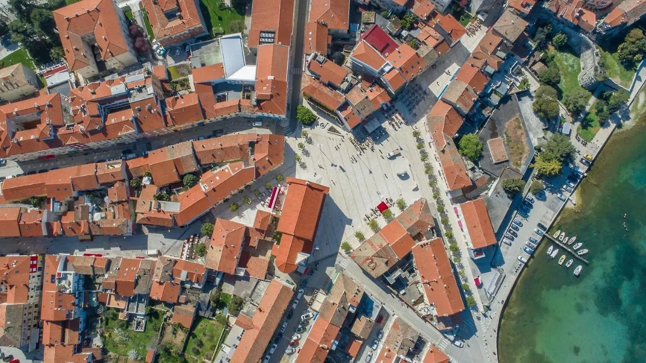 Rooms Vitoria On Joakim Square Porec Guest house