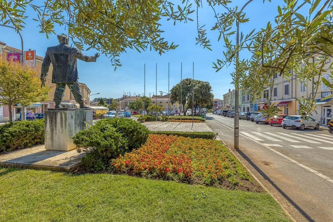 Guest house Rooms Vitoria On Joakim Square Porec Croatia