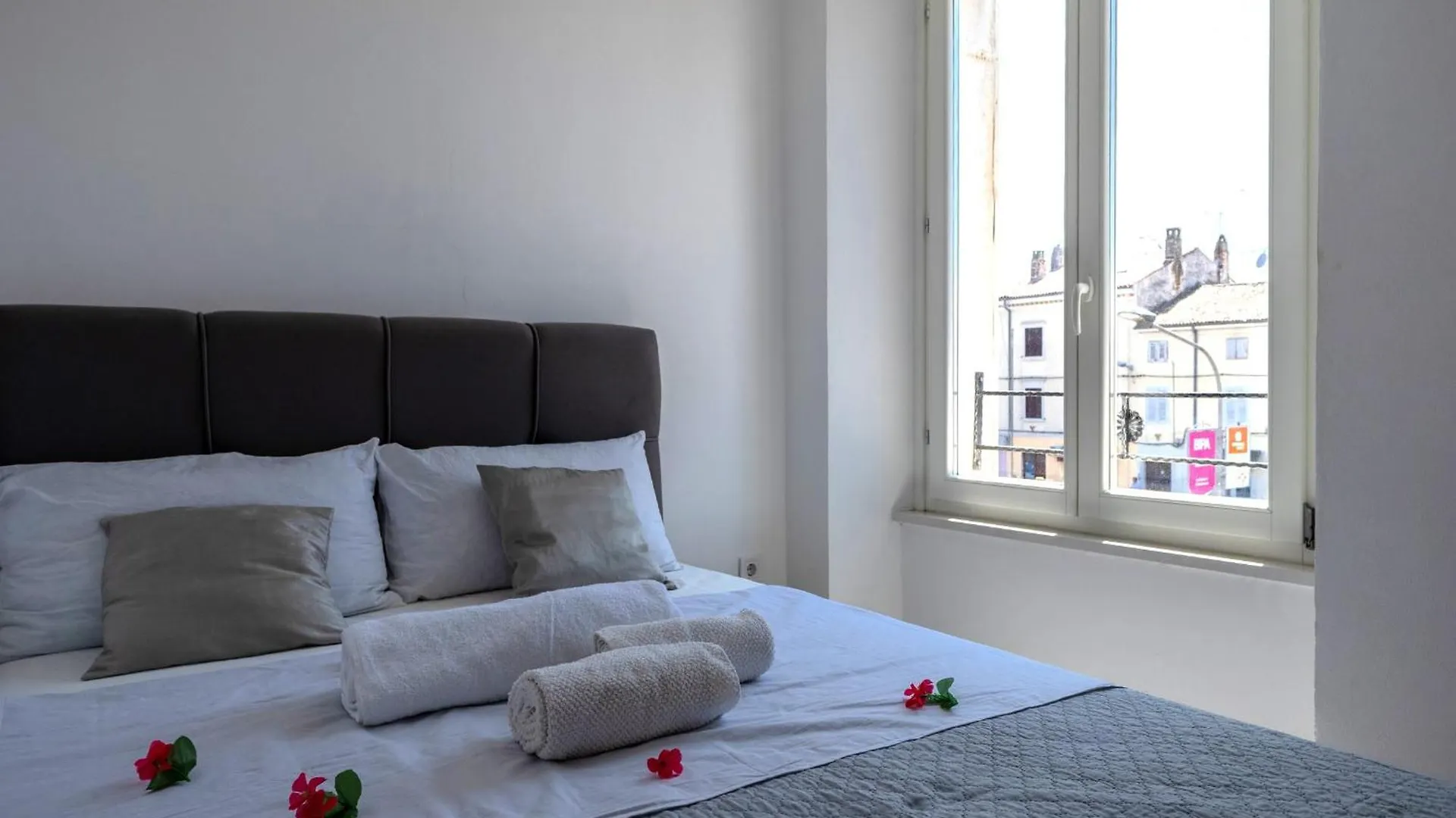 Rooms Vitoria On Joakim Square Porec 0*,  Croatia