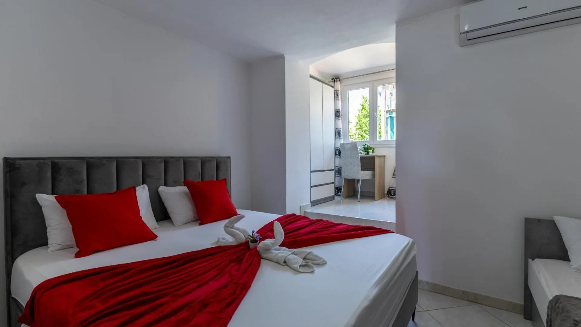 Rooms Vitoria On Joakim Square Porec Guest house