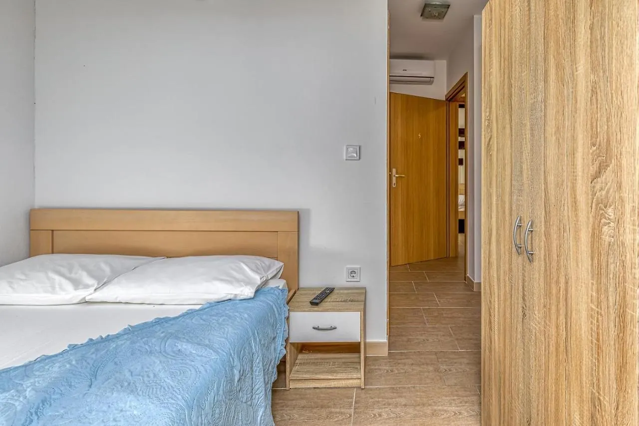Rooms Vitoria On Joakim Square Porec Guest house