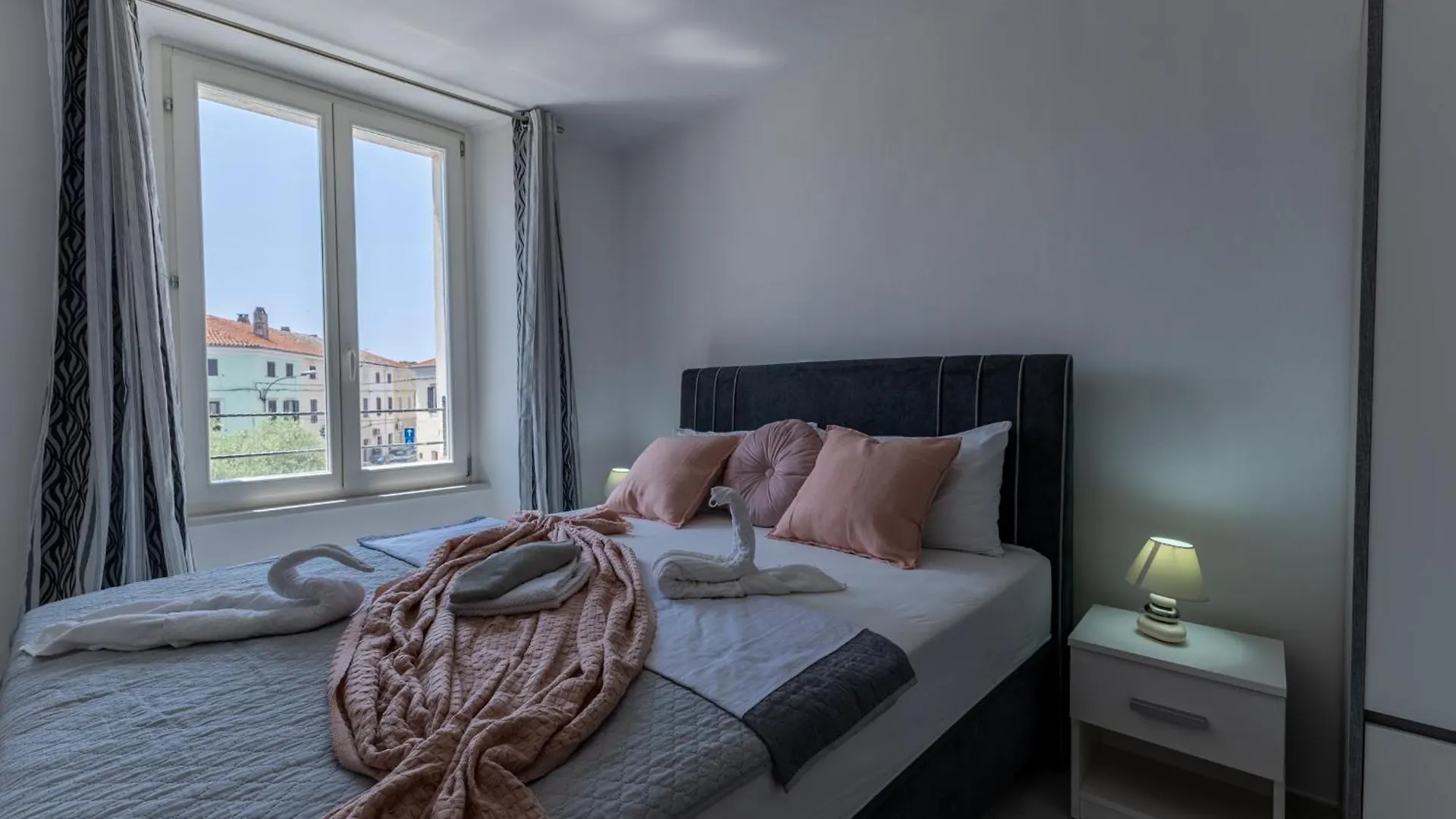 Rooms Vitoria On Joakim Square Porec 0*,